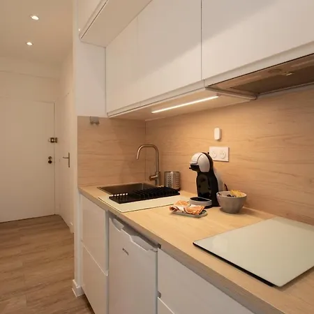 #26 Idealy Located Flat Ac 2mins Walk To Sea Balcony Nice