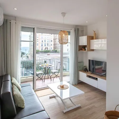 Apartment #26 Idealy Located Flat Ac 2mins Walk To Sea Balcony