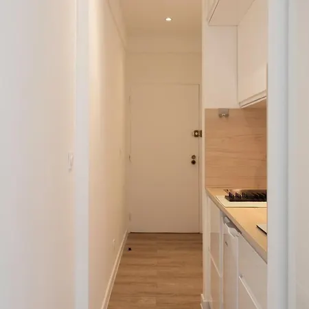#26 Idealy Located Flat Ac 2mins Walk To Sea Balcony