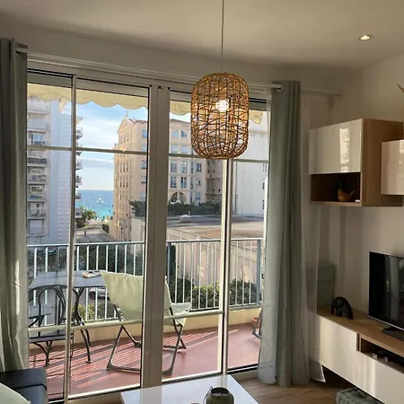 Apartment #26 Idealy Located Flat Ac 2mins Walk To Sea Balcony *