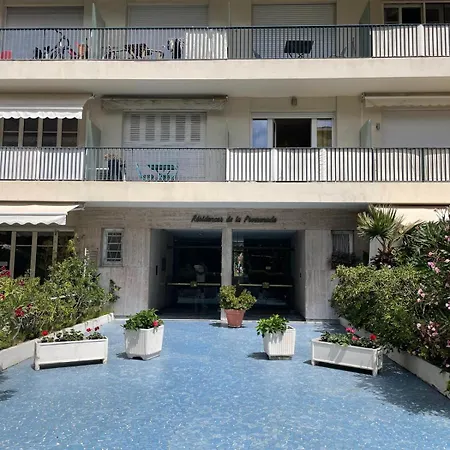 #26 Idealy Located Flat Ac 2mins Walk To Sea Balcony Apartment *