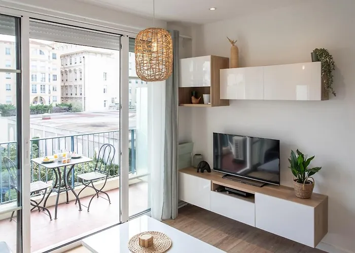 #26 Idealy Located Flat Ac 2mins Walk To Sea Balcony Appartamento Nizza