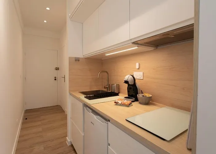 #26 Idealy Located Flat Ac 2mins Walk To Sea Balcony Nizza