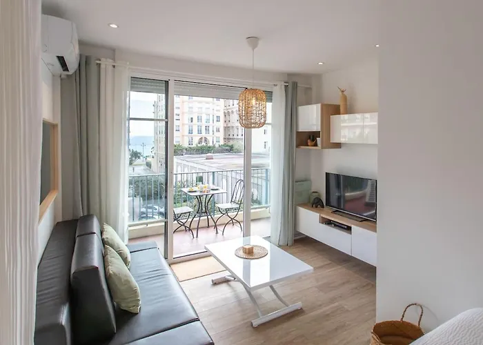 Appartamento #26 Idealy Located Flat Ac 2mins Walk To Sea Balcony