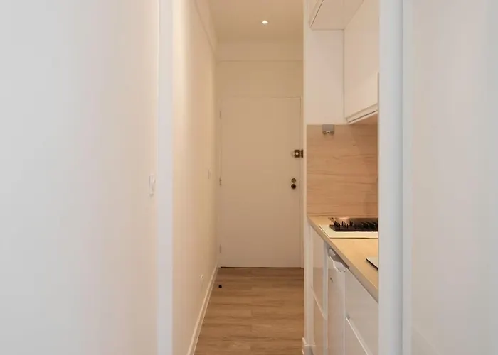 #26 Idealy Located Flat Ac 2mins Walk To Sea Balcony