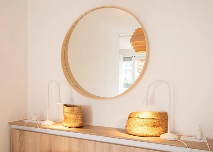 #26 Idealy Located Flat Ac 2mins Walk To Sea Balcony *