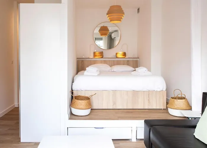 #26 Idealy Located Flat Ac 2mins Walk To Sea Balcony Nizza