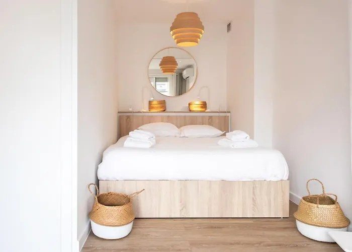 #26 Idealy Located Flat Ac 2mins Walk To Sea Balcony Appartamento