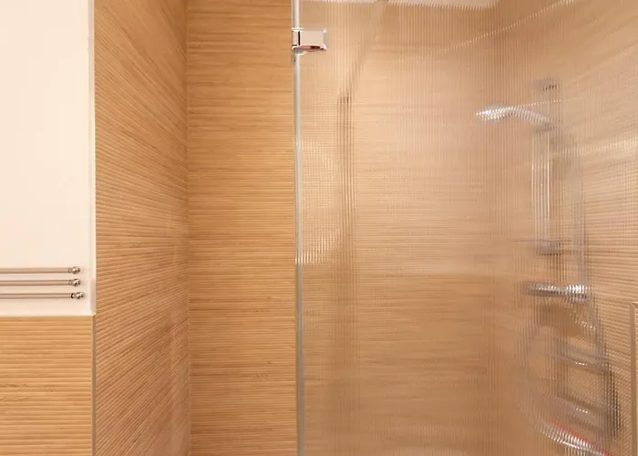 Apartment #26 Idealy Located Flat Ac 2mins Walk To Sea Balcony *