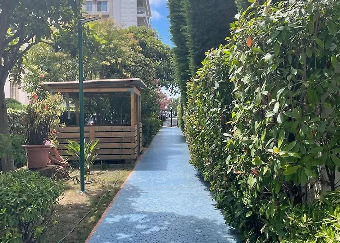 #26 Idealy Located Flat Ac 2mins Walk To Sea Balcony