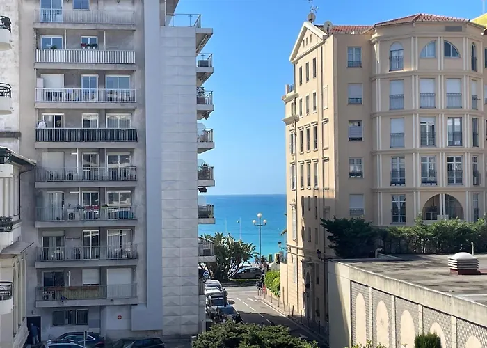 #26 Idealy Located Flat Ac 2mins Walk To Sea Balcony